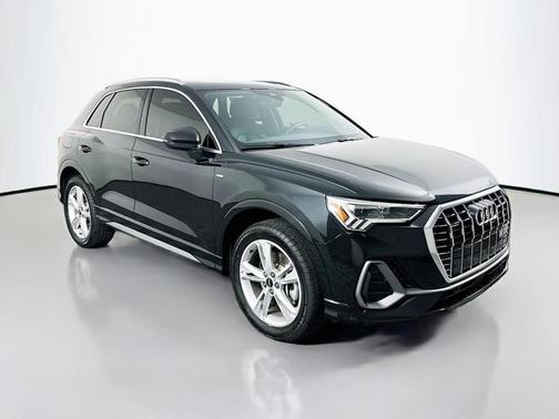 Mythos Black Metallic 2022 Audi Q3 45 S line Premium