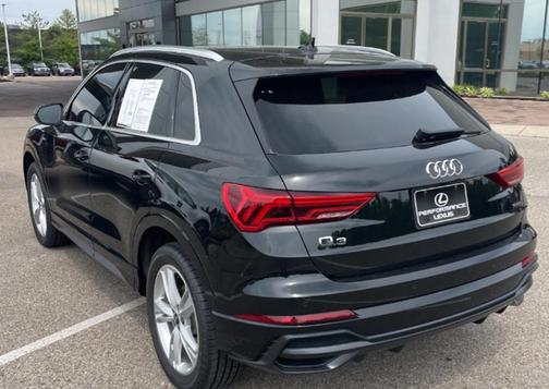 Mythos Black Metallic 2022 Audi Q3 45 S line Premium