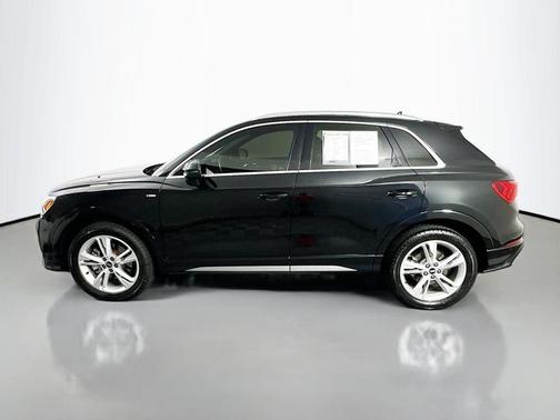 Mythos Black Metallic 2022 Audi Q3 45 S line Premium