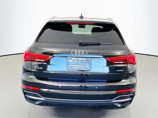 Mythos Black Metallic 2022 Audi Q3 45 S line Premium