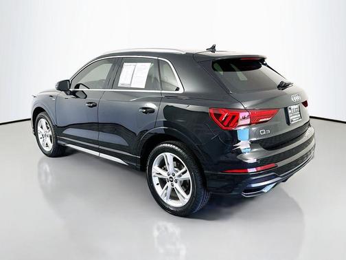 Mythos Black Metallic 2022 Audi Q3 45 S line Premium