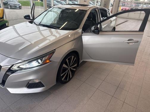 Brilliant Silver Metallic 2019 Nissan Altima 2.5 SR