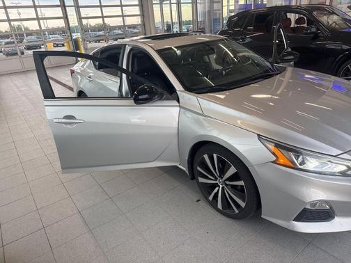 Brilliant Silver Metallic 2019 Nissan Altima 2.5 SR