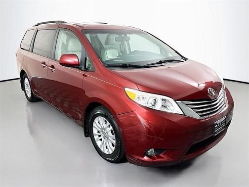 2017 Toyota Sienna XLE