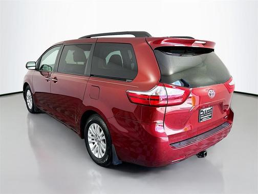 2017 Toyota Sienna XLE