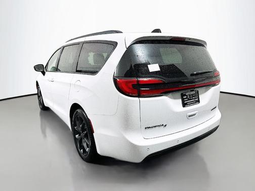 Bright White Clearcoat 2026 Chrysler Pacifica Limited
