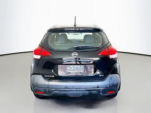 Super Black 2019 Nissan Kicks SV