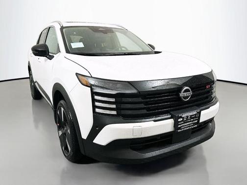 Aspen White Tri 2026 Nissan Kicks SR