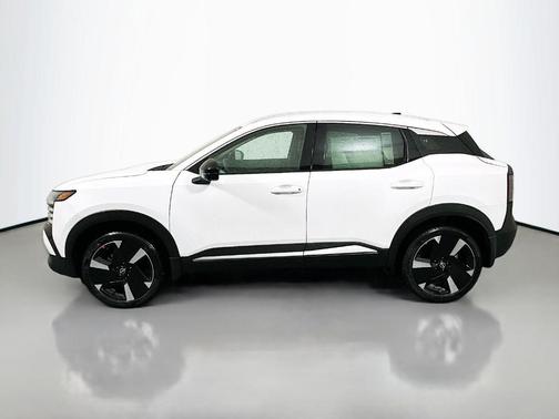Aspen White Tri 2026 Nissan Kicks SR