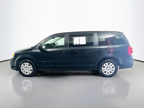 Brilliant Black Crystal Pearlcoat 2017 Dodge Grand Caravan SE