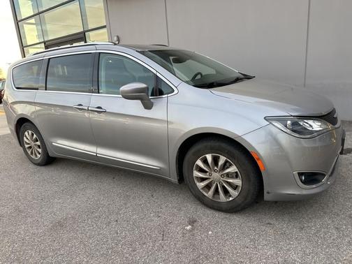 2019 Chrysler Pacifica Touring-L