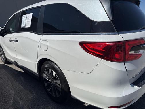 White 2023 Honda Odyssey EX-L