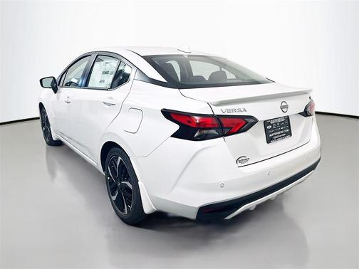 2025 Nissan Versa 1.6 SR