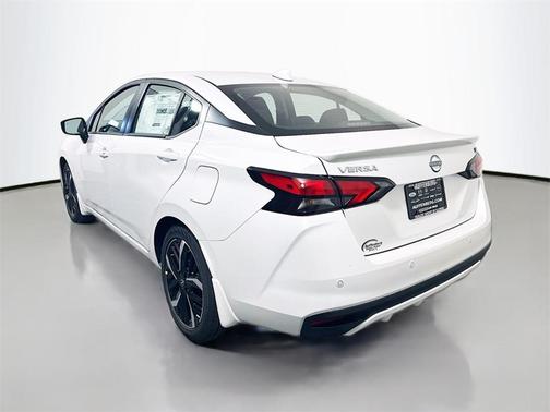 2025 Nissan Versa 1.6 SR
