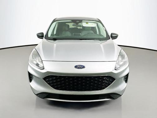 Iconic Silver Metallic 2022 Ford Escape SE