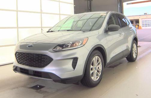 Iconic Silver Metallic 2022 Ford Escape SE