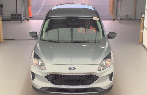Iconic Silver Metallic 2022 Ford Escape SE