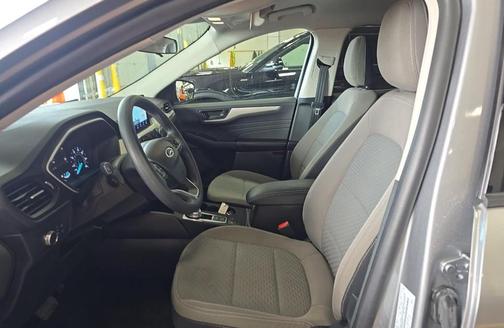 Iconic Silver Metallic 2022 Ford Escape SE