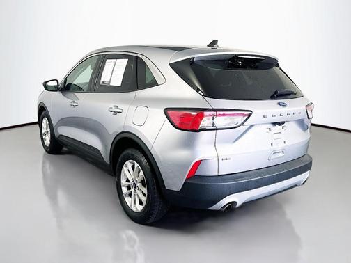 Iconic Silver Metallic 2022 Ford Escape SE