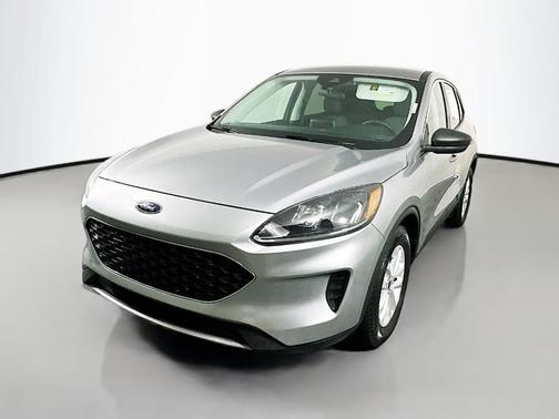 Iconic Silver Metallic 2022 Ford Escape SE