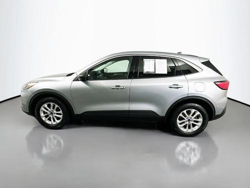 Iconic Silver Metallic 2022 Ford Escape SE