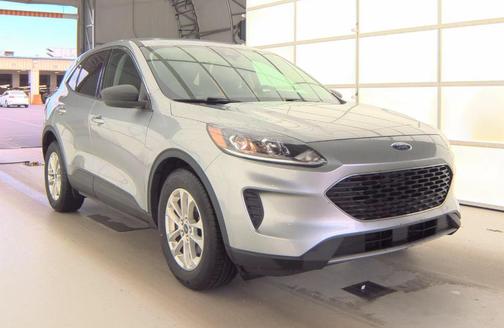 Iconic Silver Metallic 2022 Ford Escape SE