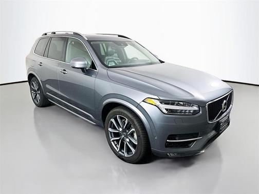 2017 Volvo XC90 T6 Momentum