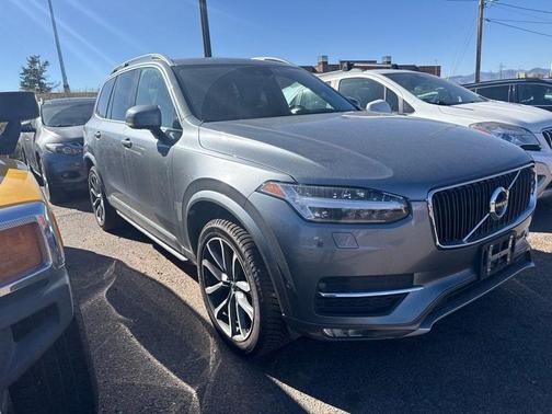 2017 Volvo XC90 T6 Momentum