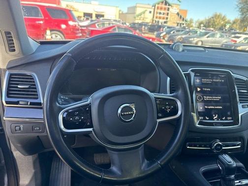 2017 Volvo XC90 T6 Momentum