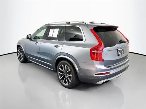 2017 Volvo XC90 T6 Momentum