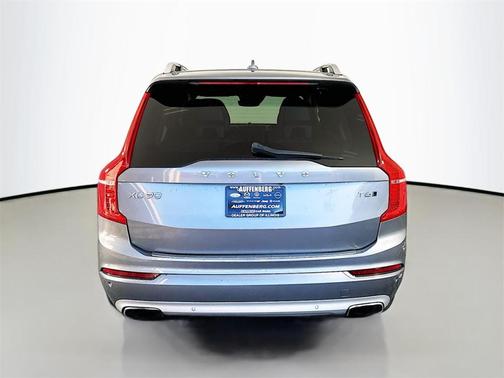 2017 Volvo XC90 T6 Momentum