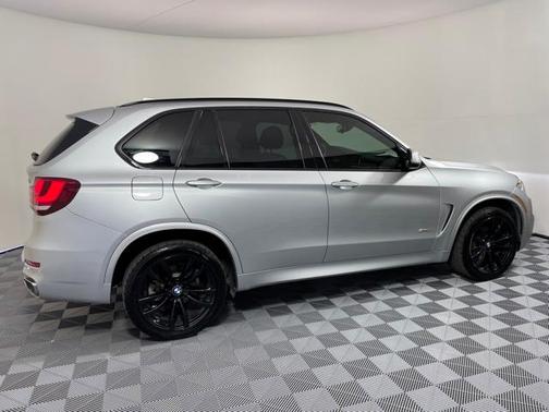 Photo 2 of 33 of 2018 BMW X5 sDrive35i