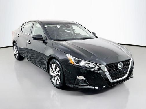 Black 2022 Nissan Altima 2.5 S