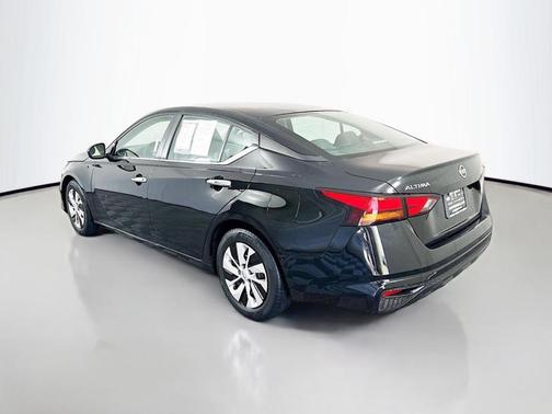 Black 2022 Nissan Altima 2.5 S