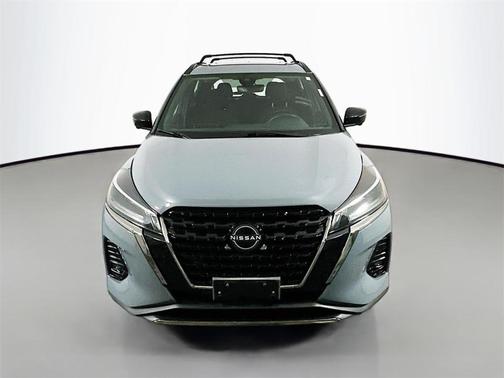 2022 Nissan Kicks SR