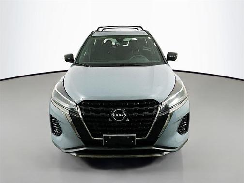 2022 Nissan Kicks SR