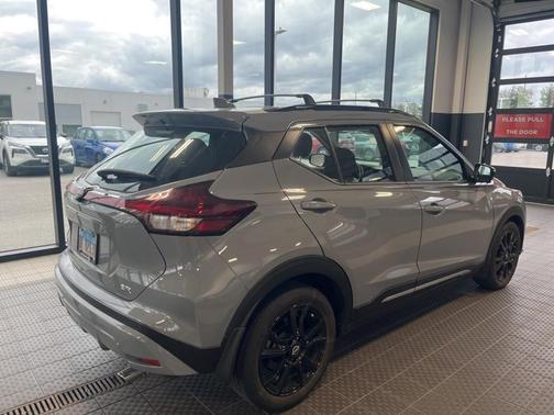 2022 Nissan Kicks SR