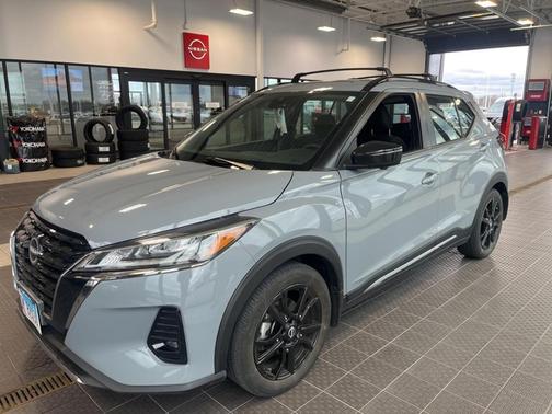 2022 Nissan Kicks SR