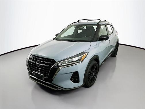 2022 Nissan Kicks SR