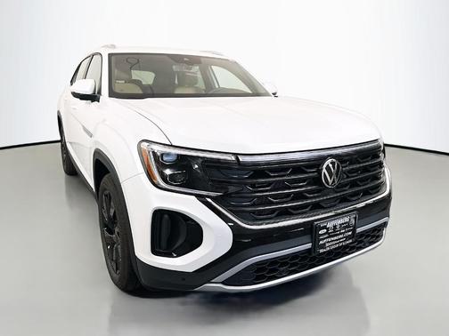 Opal White Pearl 2026 Volkswagen Atlas Cross Sport 2.0T SE w/Technology