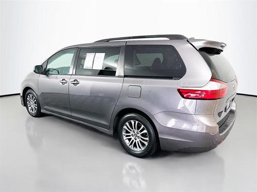 2020 Toyota Sienna XLE