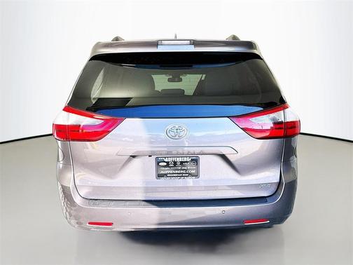 2020 Toyota Sienna XLE