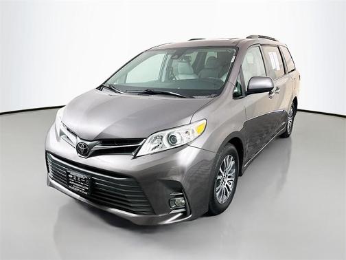 2020 Toyota Sienna XLE