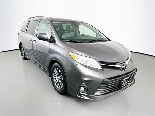 2020 Toyota Sienna XLE