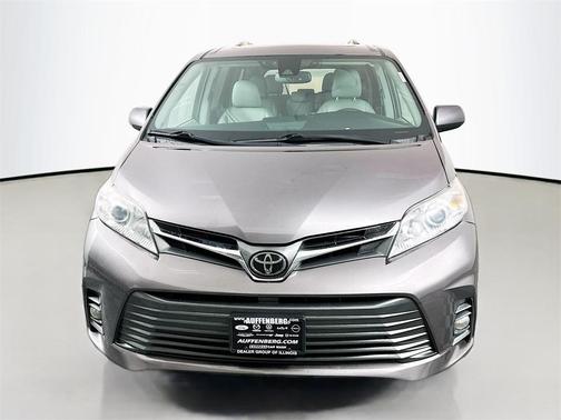 2020 Toyota Sienna XLE