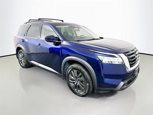 2022 Nissan Pathfinder SV