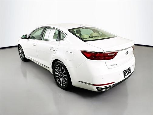 2017 Kia Cadenza Premium