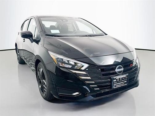 2025 Nissan Versa 1.6 SR