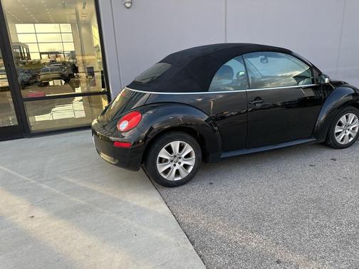 2010 Volkswagen New Beetle 