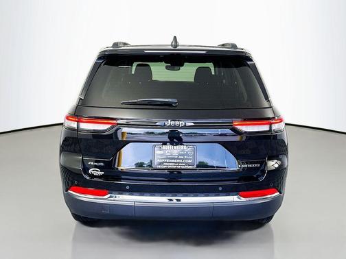 Diamond Black 2023 Jeep Grand Cherokee Laredo X
